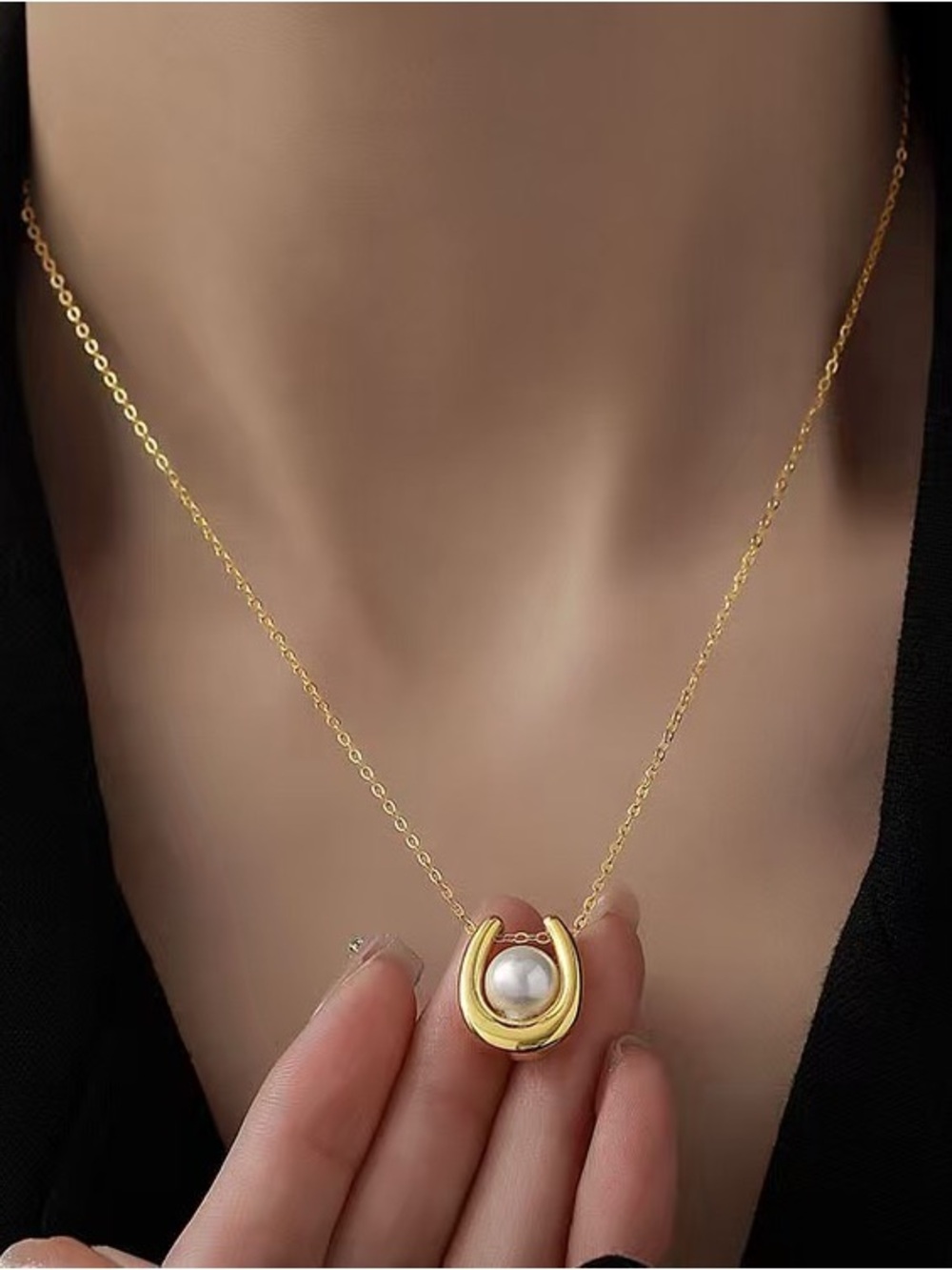 Gold Pearl Horseshoe Pendant Necklace - Minimalist Women's Jewelry